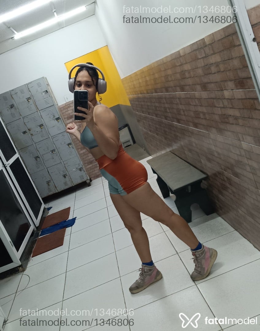 Acompanhante mulher morena (o) de olhos castanhos - Laura