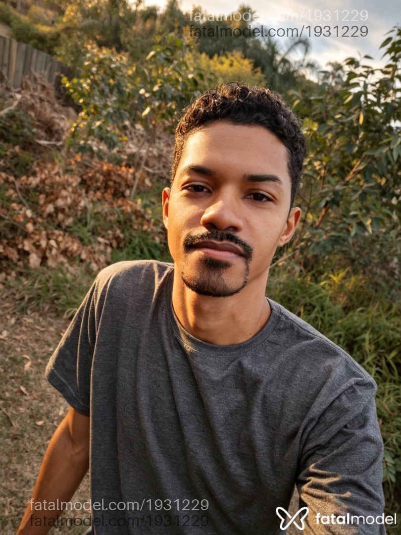 Acompanhante homem morena (o) de olhos castanhos - Carvalho