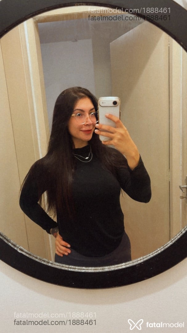 Acompanhante mulher com cabelo castanho de olhos castanhos - Laranjinha