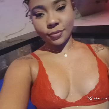Acompanhante mulher morena (o) de olhos castanhos - Maju Burhyan