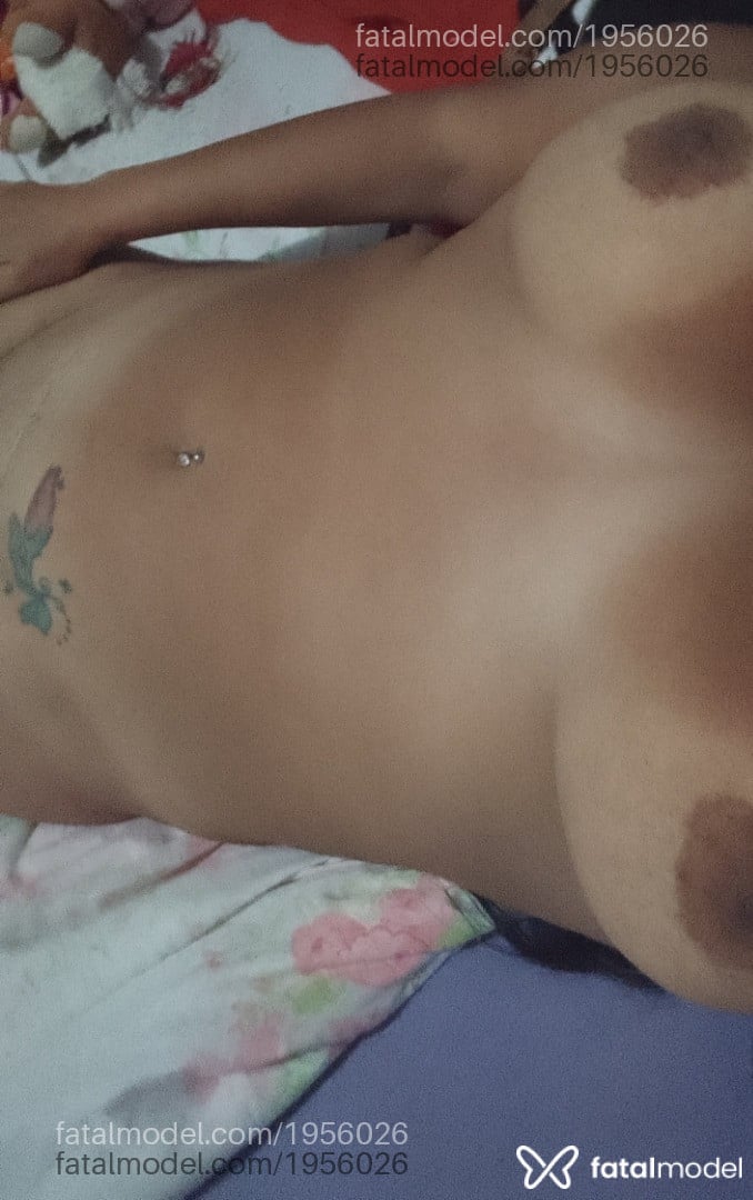 Acompanhante mulher morena (o) de olhos pretos - Luara