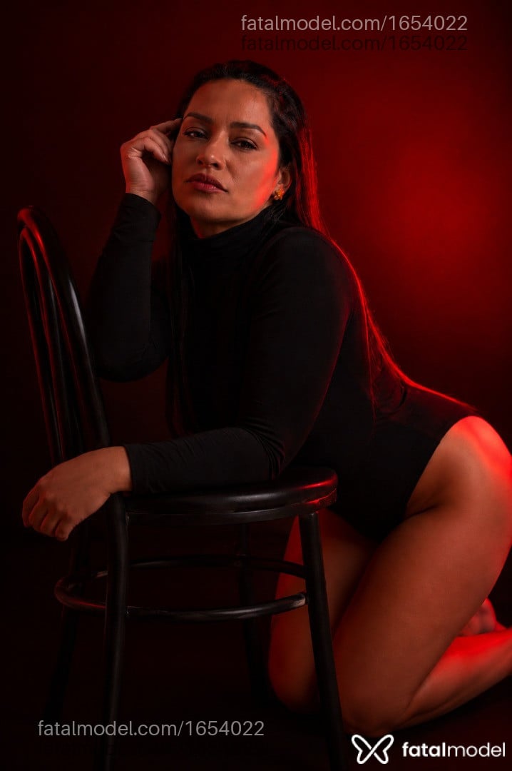 Acompanhante mulher morena (o) de olhos pretos - Vanessa