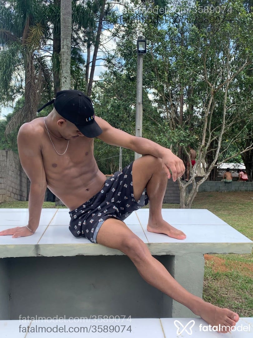 Acompanhante homem morena (o) de olhos pretos - Lukkas