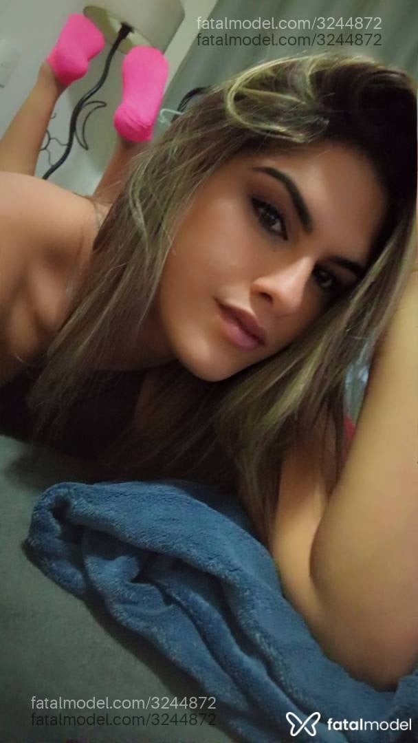 Acompanhante mulher trans loira (o) de olhos castanhos - Viicky