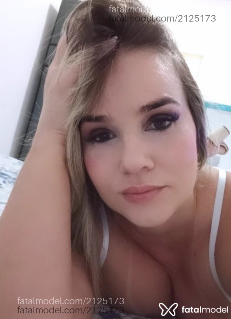 Acompanhante mulher loira (o) de olhos castanhos - Brenda