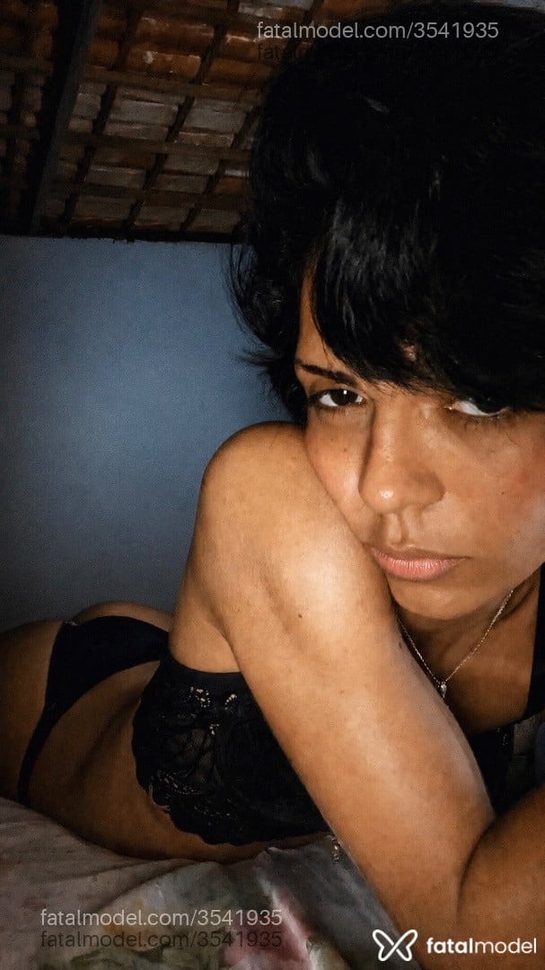 Acompanhante mulher trans morena (o) de olhos castanhos - Mili Velvet