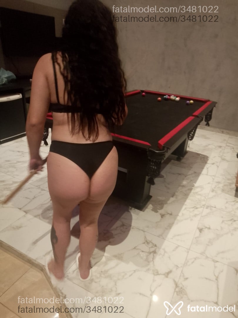 Acompanhante mulher com cabelo castanho de olhos castanhos - Carol Villaca