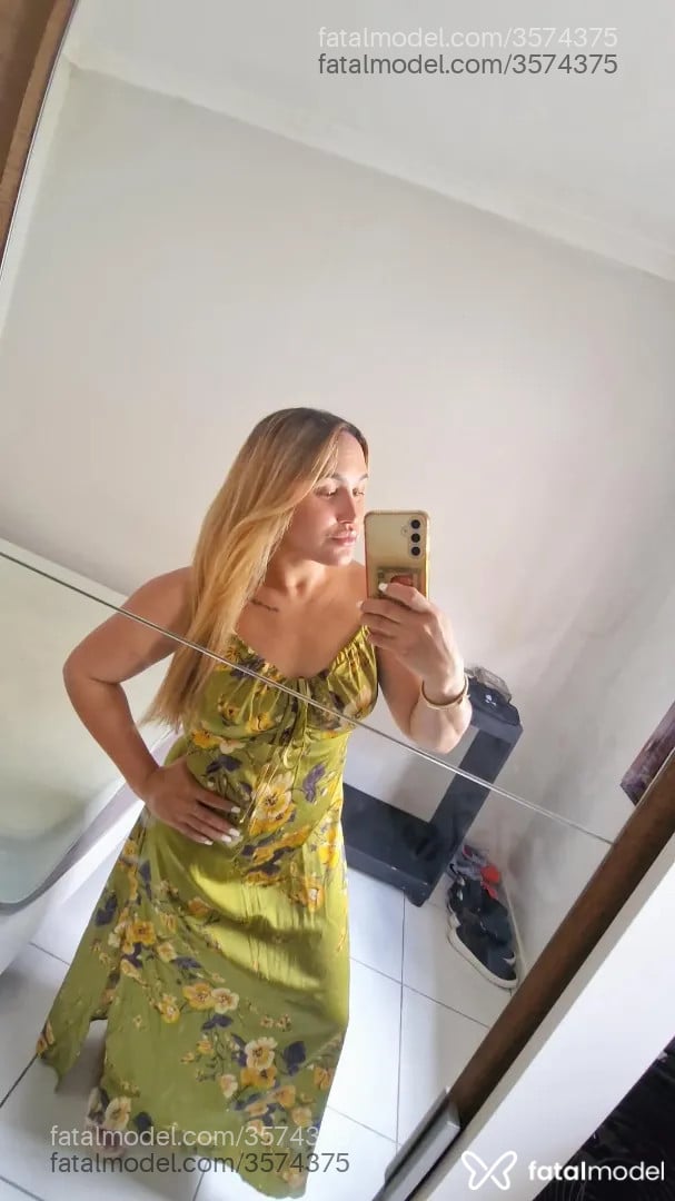 Acompanhante mulher loira (o) de olhos mel - Mykell