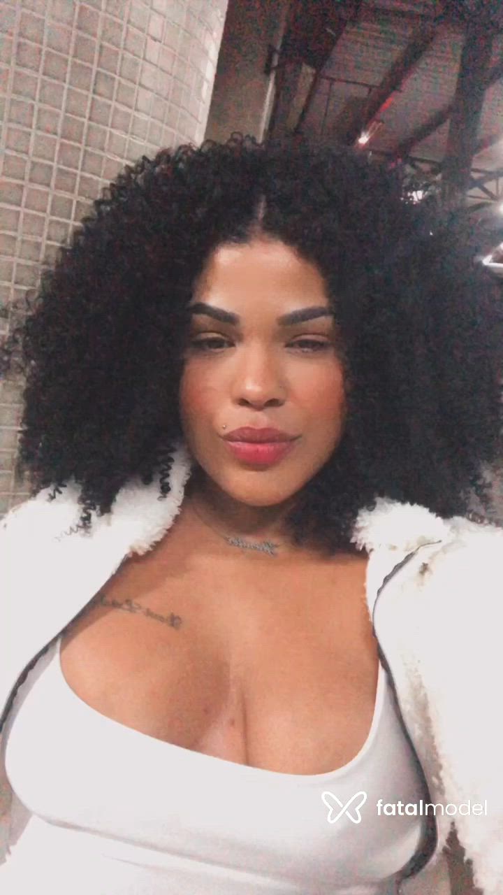 Acompanhante mulher morena (o) de olhos castanhos - Anabela