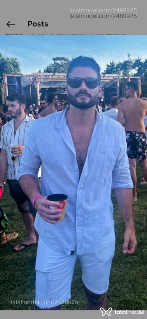 Acompanhante homem morena (o) de olhos azuis - Vouyer