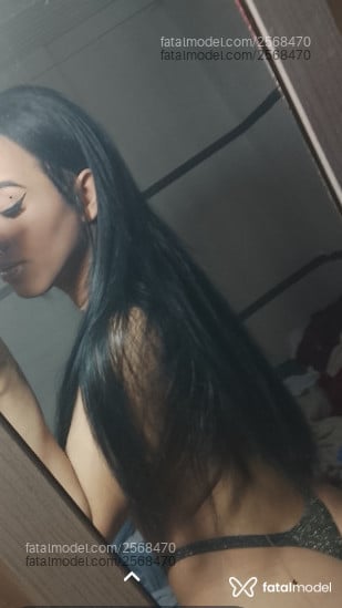 Acompanhante mulher trans morena (o) de olhos pretos - Thayna França