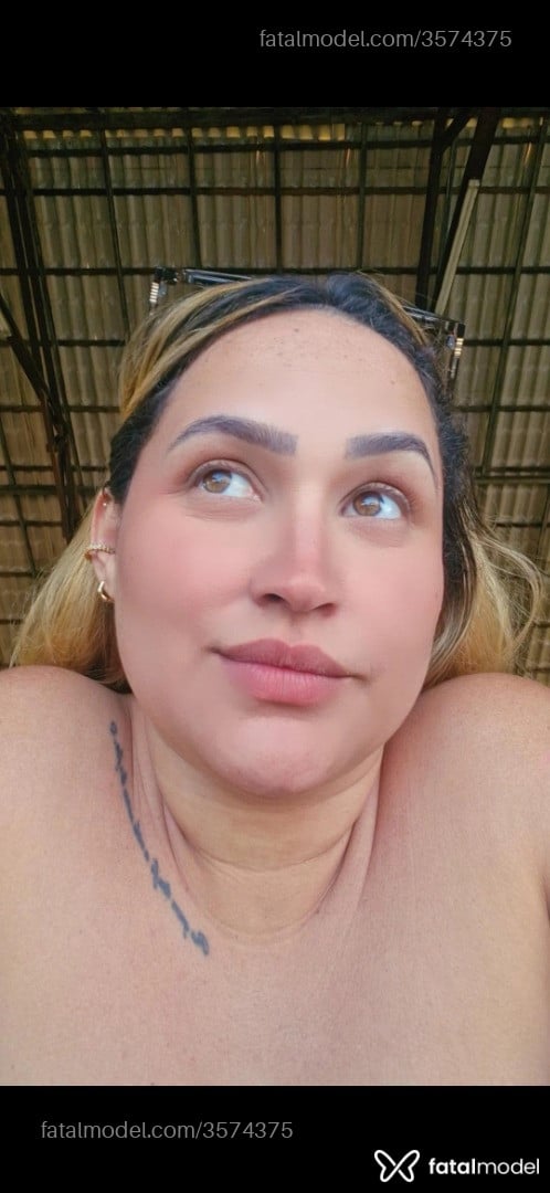 Acompanhante mulher loira (o) de olhos mel - Mykell
