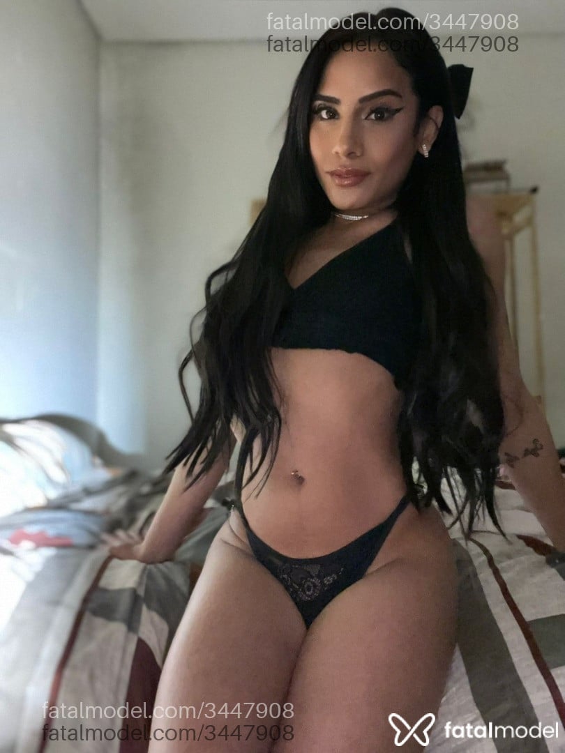 Acompanhante mulher trans morena (o) de olhos castanhos - Tay Costa
