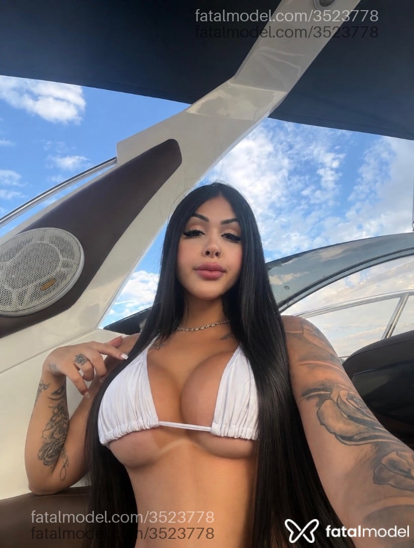 Acompanhante mulher trans morena (o) de olhos castanhos - Júlia Matias