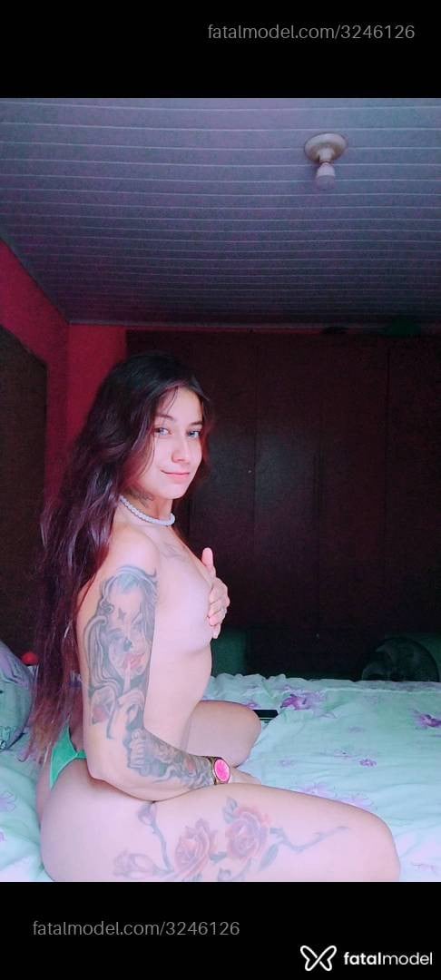 Acompanhante mulher com cabelo castanho de olhos azuis em Irati - Penélope