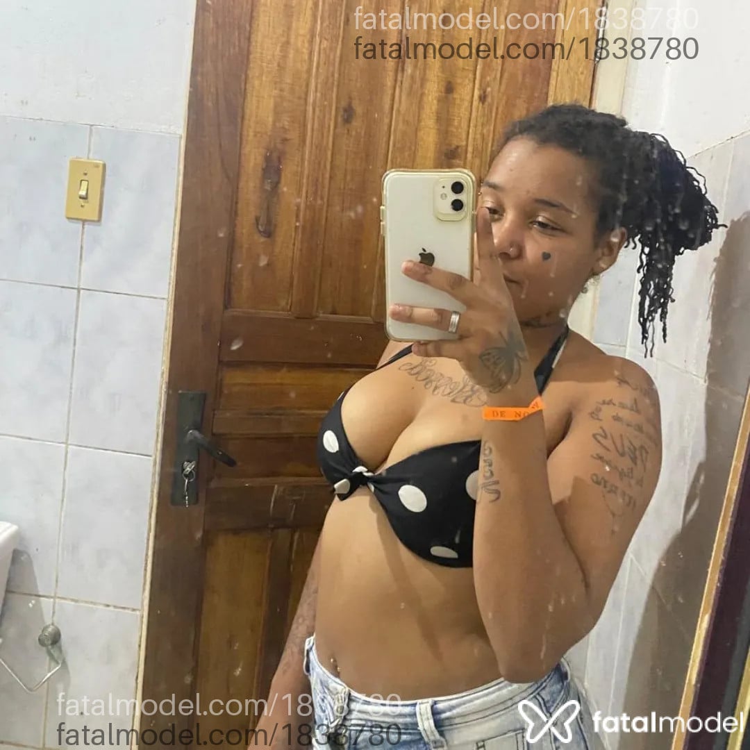 Acompanhante mulher com cabelo castanho de olhos castanhos - Jéssica