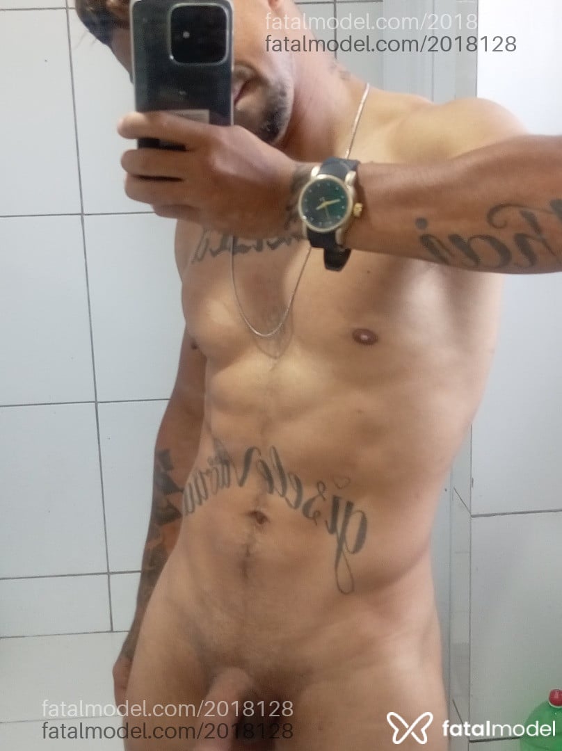 Acompanhante homem com cabelo castanho de olhos castanhos - Rindelin Miguel