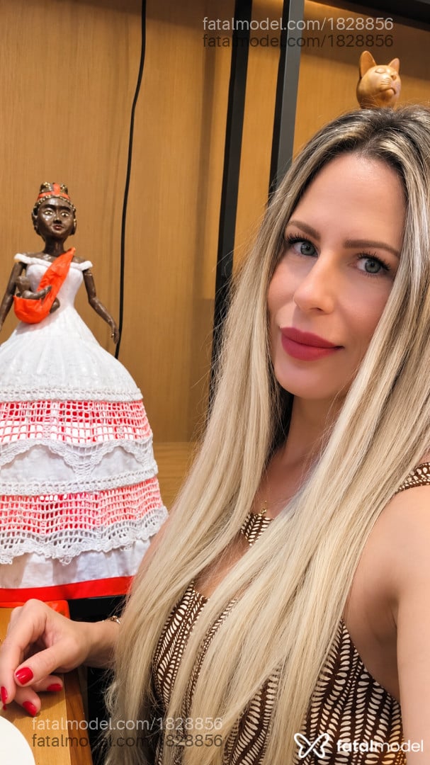 Acompanhante mulher loira (o) de olhos verdes - Jalila