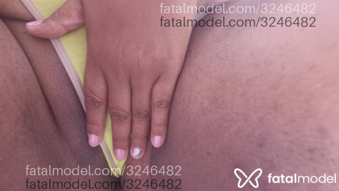 Acompanhante mulher morena (o) de olhos pretos - Laura