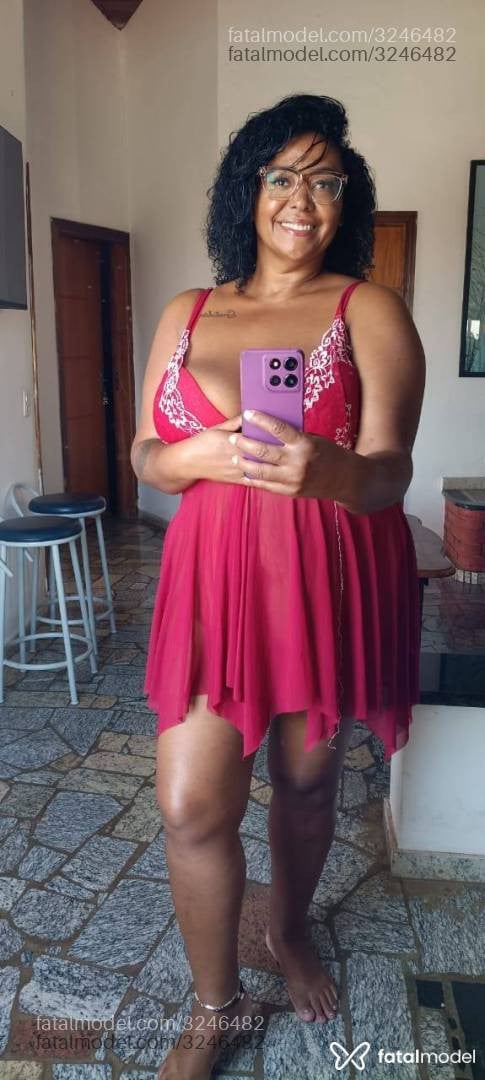 Acompanhante mulher morena (o) de olhos pretos - Laura