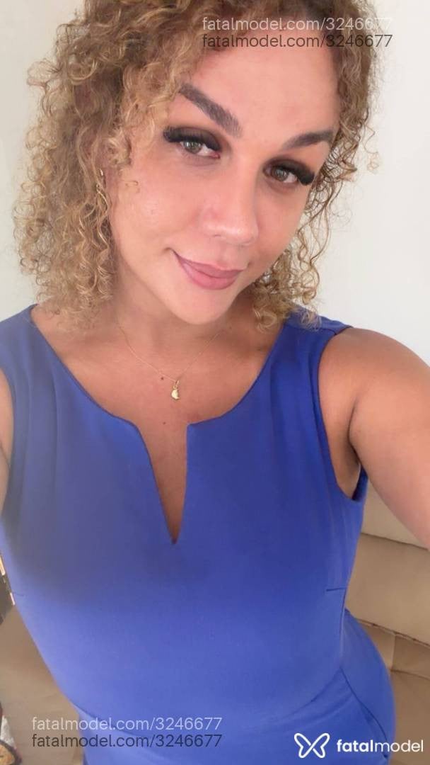Acompanhante mulher trans com cabelo castanho de olhos mel - Angel