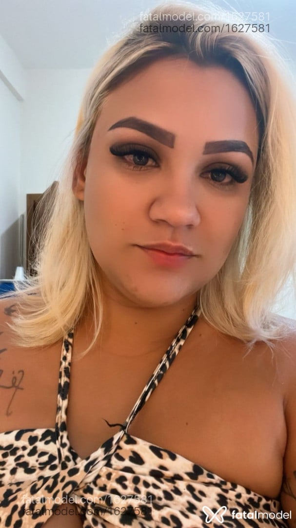 Acompanhante mulher loira (o) de olhos castanhos - Rhadassa Rhicary