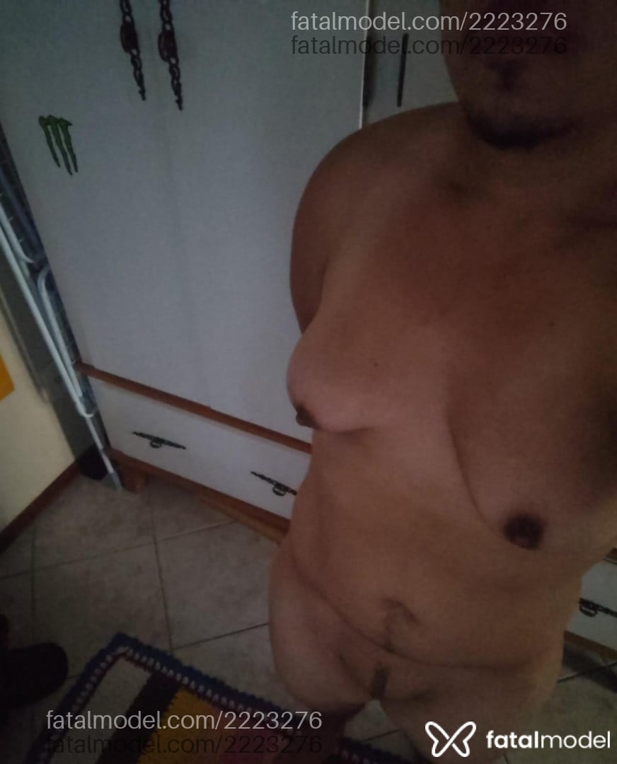Acompanhante homem trans com cabelo castanho de olhos castanhos - Caioo