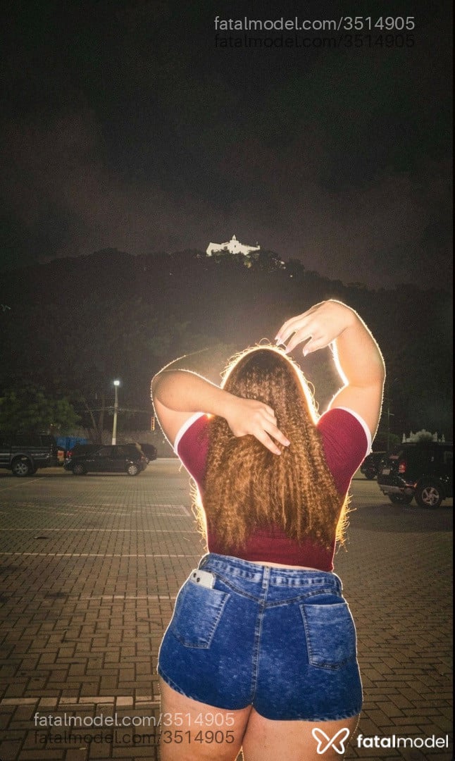Acompanhante mulher ruiva (o) de olhos castanhos - Stheffy Leão