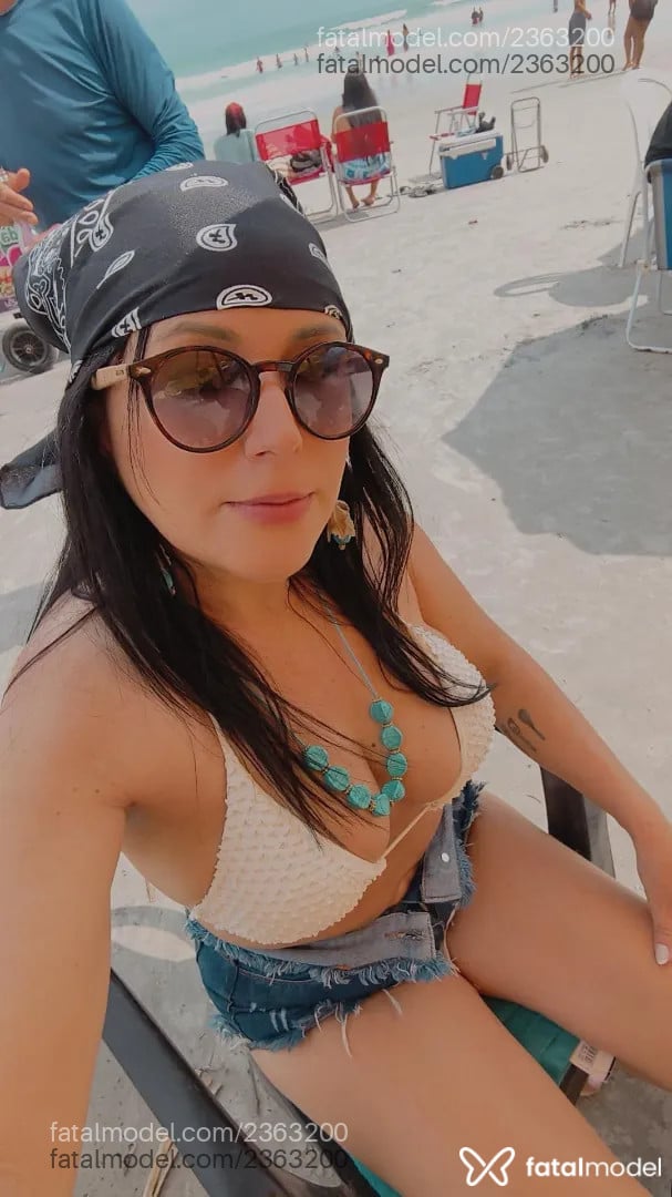 Acompanhante mulher morena (o) de olhos castanhos - Ravenne Noir