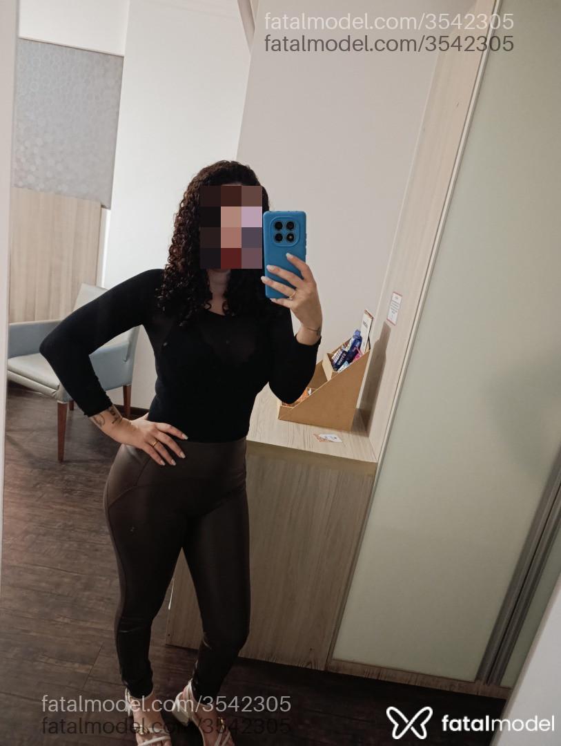 Acompanhante mulher com cabelo castanho de olhos castanhos - Beatriz