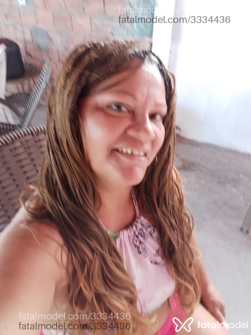 Acompanhante mulher loira (o) de olhos castanhos - Lidiane