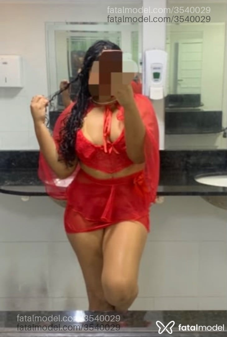 Acompanhante mulher morena (o) de olhos castanhos - Mia Belle
