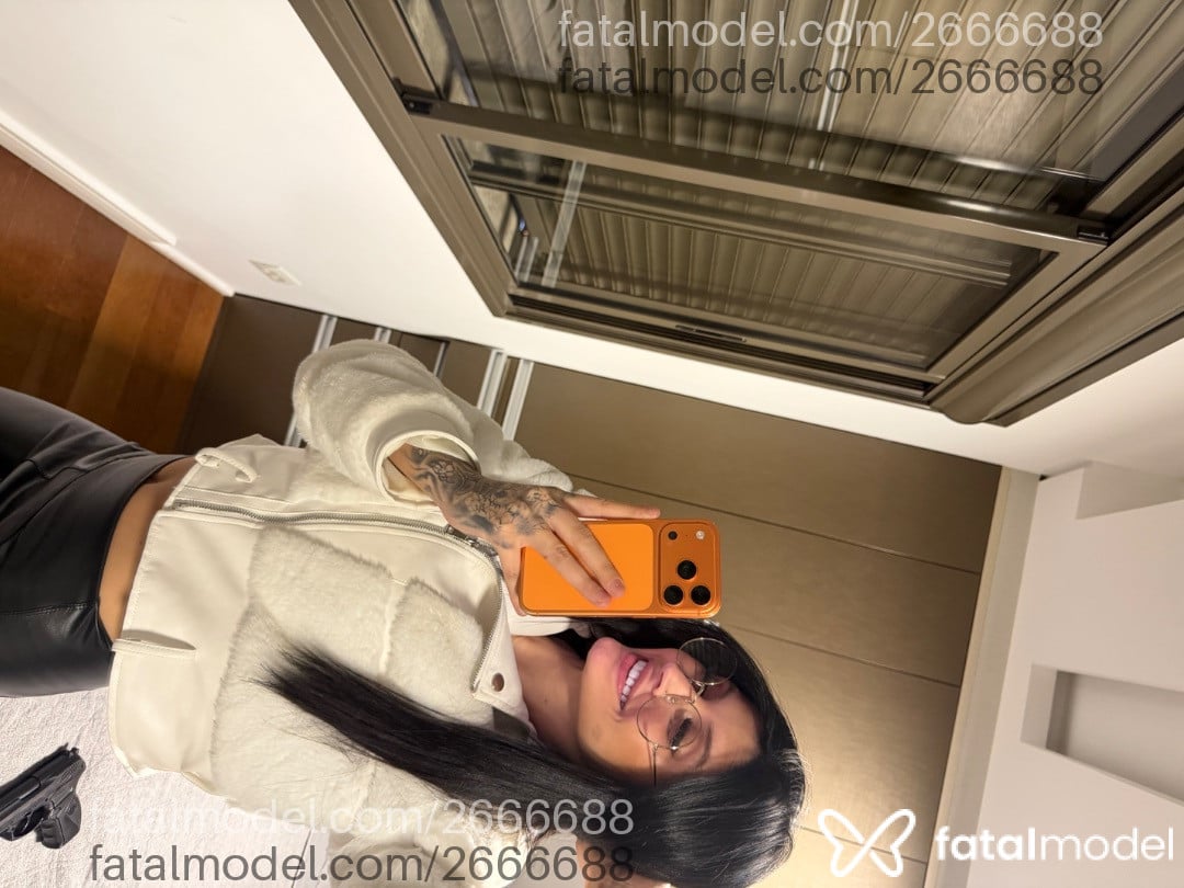 Acompanhante mulher com cabelo castanho de olhos verdes - Lavínia Ferrari