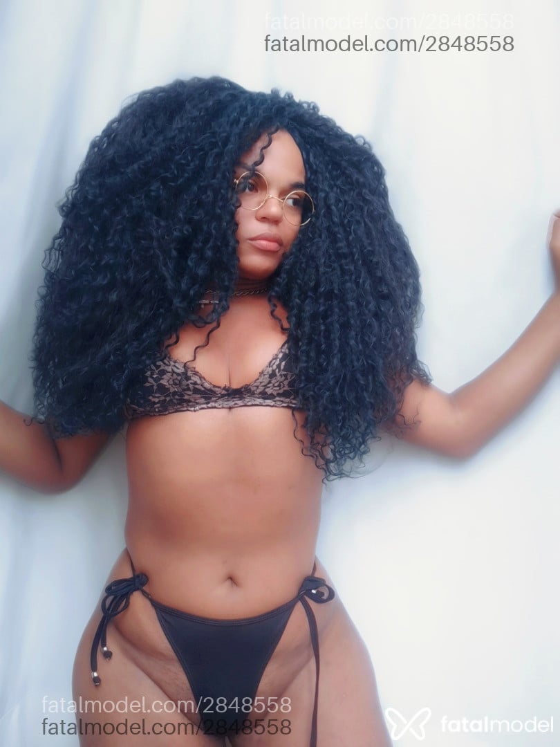 Acompanhante mulher trans morena (o) de olhos castanhos - Rubi Araújo Bahia