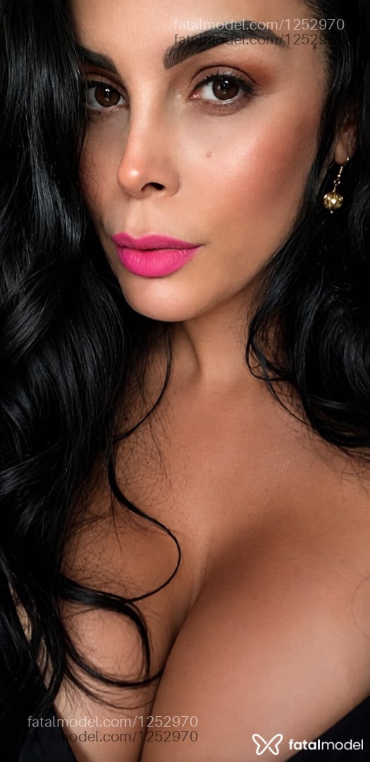 Acompanhante mulher trans morena (o) de olhos castanhos - Márcia Medeiros
