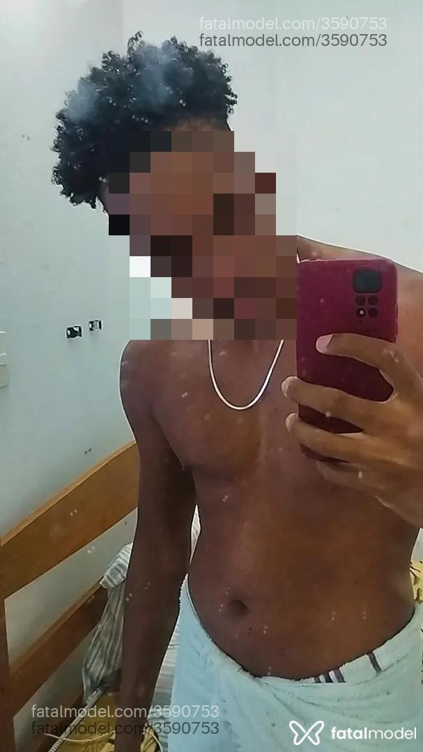 Acompanhante homem morena (o) de olhos pretos - Pretão