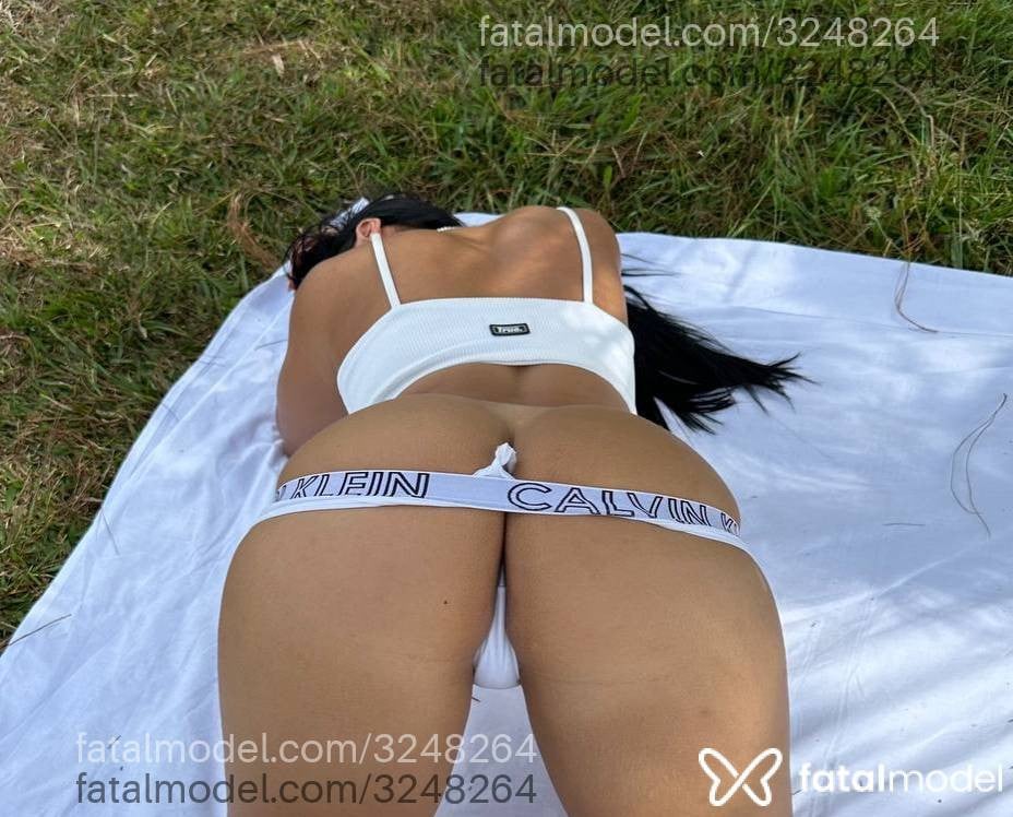Acompanhante mulher morena (o) de olhos pretos - Anny Class