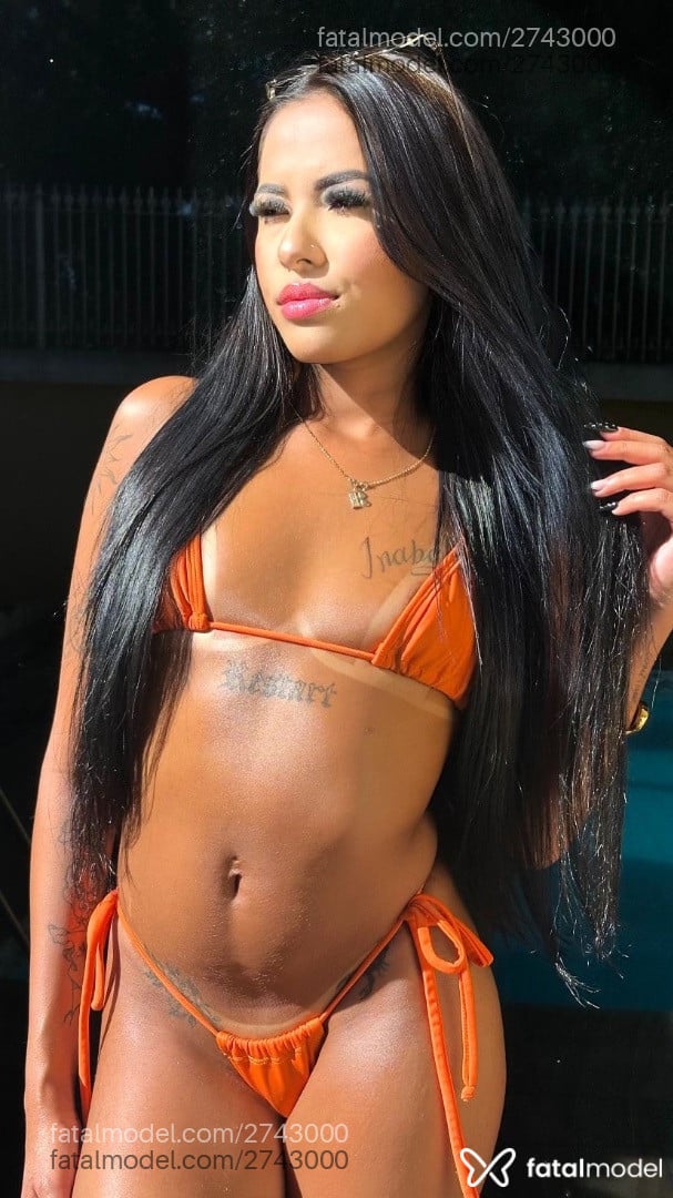 Acompanhante mulher morena (o) de olhos castanhos - Lorena