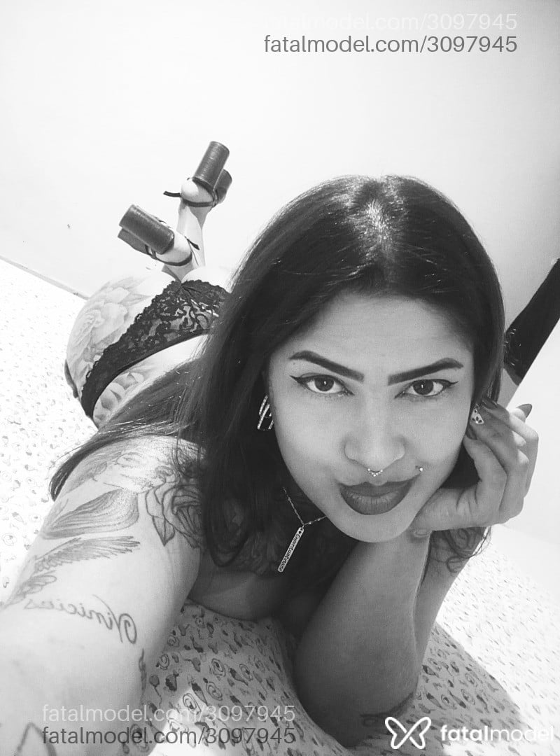 Acompanhante mulher com cabelo castanho de olhos castanhos - Sofia