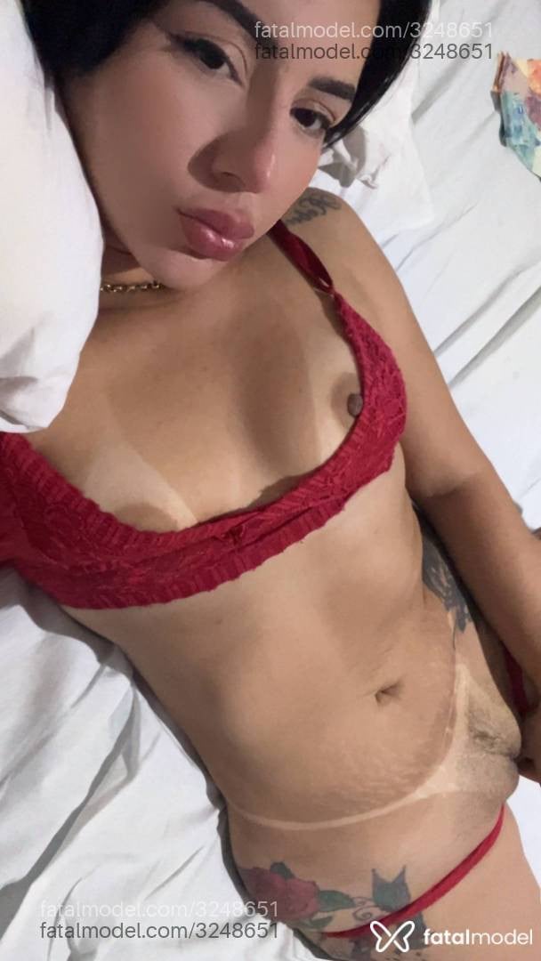 Acompanhante mulher morena (o) de olhos pretos - Larissa