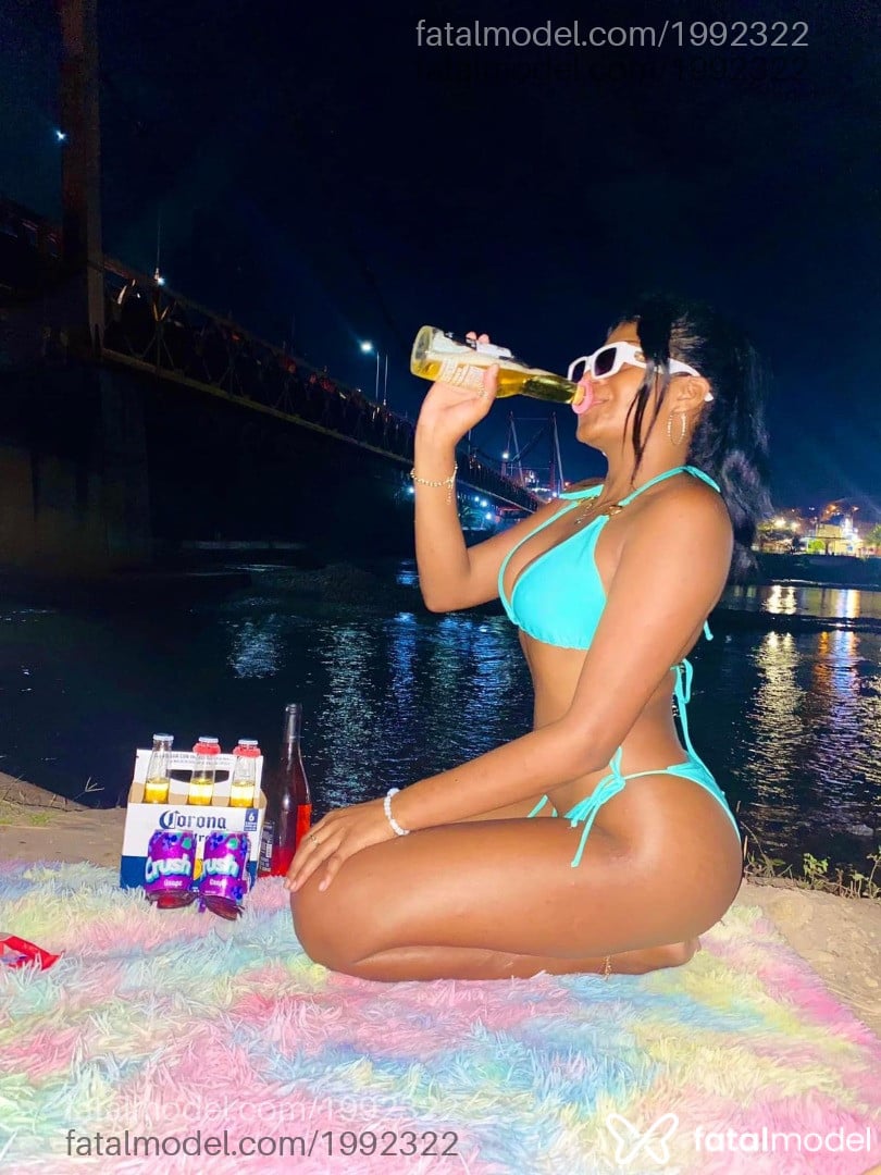 Acompanhante mulher morena (o) de olhos mel - Nahomy Rous