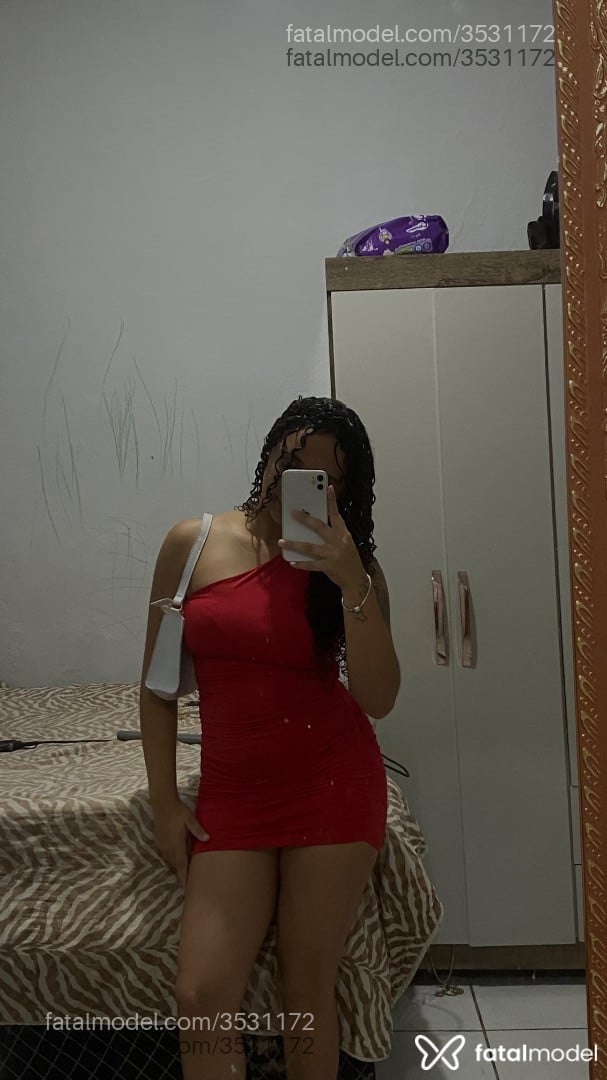 Acompanhante mulher com cabelo castanho de olhos castanhos - Yasmin Germano