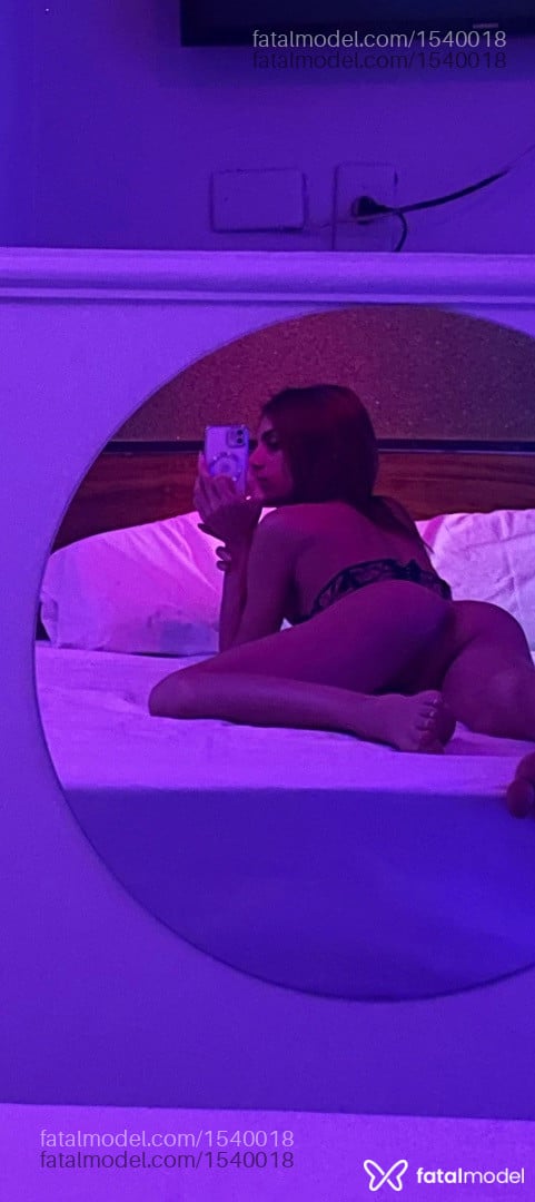 Acompanhante mulher trans com cabelo castanho de olhos castanhos - Alice Rocha