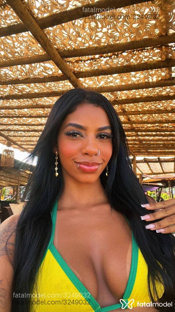 Acompanhante mulher morena (o) de olhos pretos - Esthefany Acompanhante mulher morena (o) de olhos pretos - Esthefany
