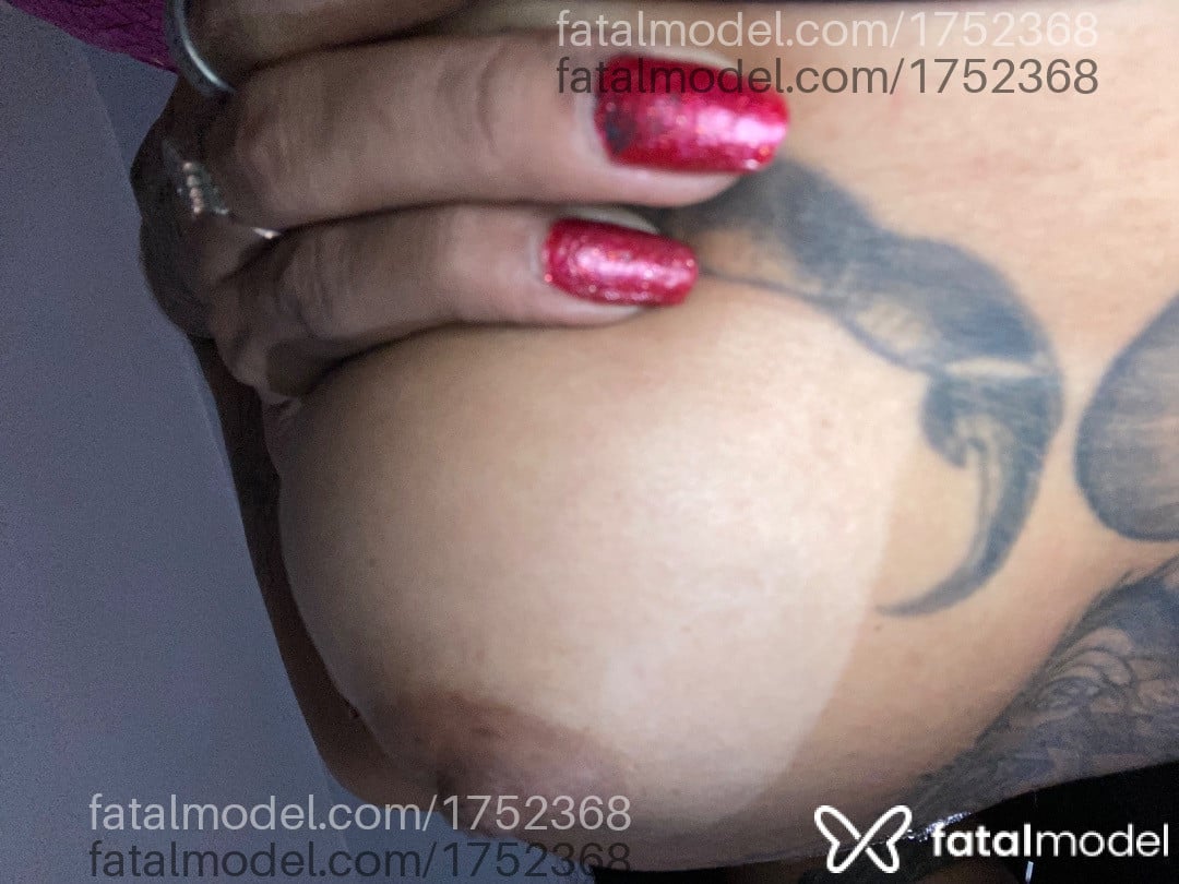 Acompanhante mulher morena (o) de olhos castanhos - Garota vip