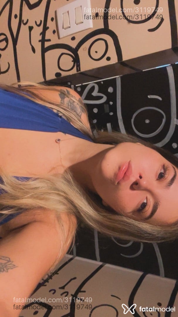 Acompanhante mulher loira (o) de olhos castanhos - Mariah