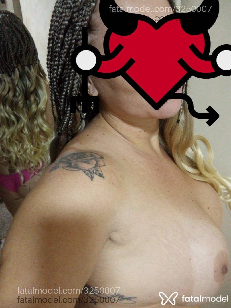 Acompanhante mulher loira (o) de olhos verdes - Clara