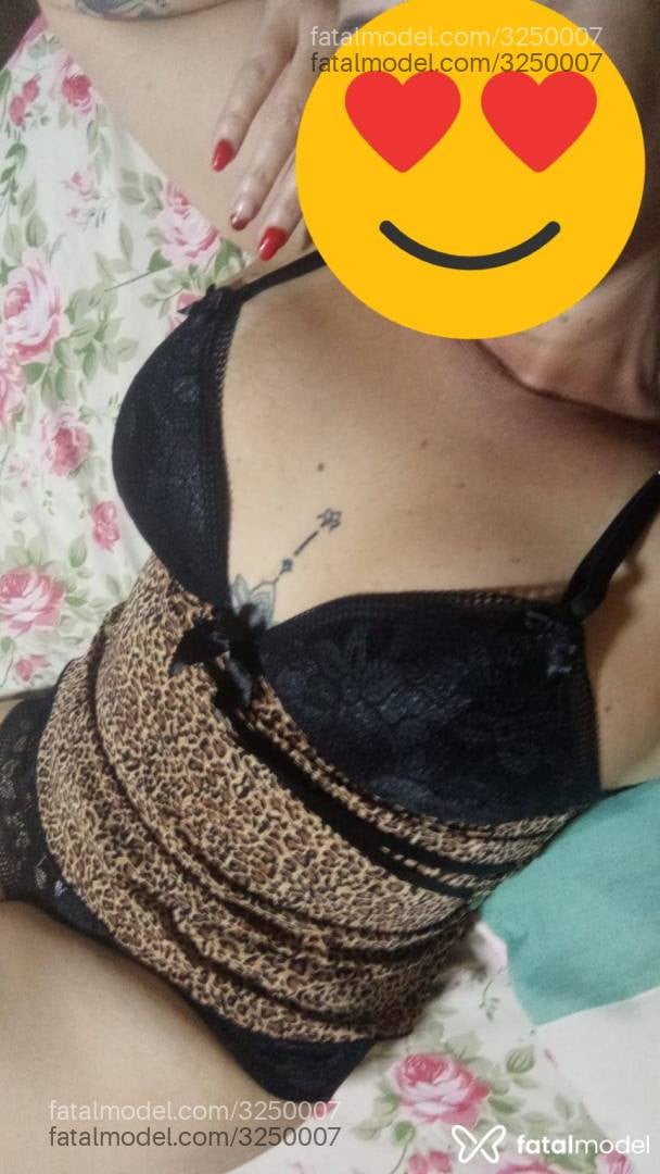 Acompanhante mulher loira (o) de olhos verdes - Clara