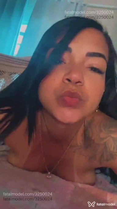 Acompanhante mulher morena (o) de olhos pretos - Carolzinha Acompanhante mulher morena (o) de olhos pretos - Carolzinha