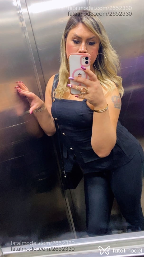 Acompanhante mulher trans loira (o) de olhos castanhos - Isabela Coutinho